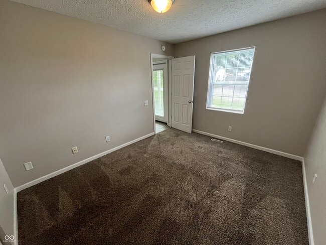 Building Photo - 3008 N Pauline Ave