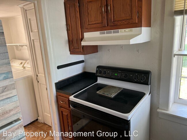 Building Photo - 1 br, 1 bath House - 44 S Main St