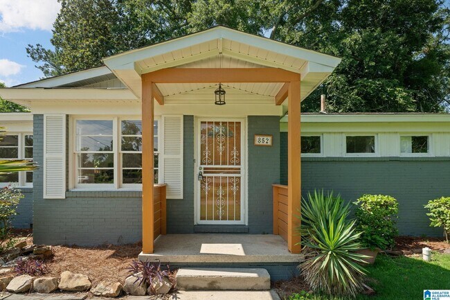 Building Photo - 852 Twin Lake Dr NE
