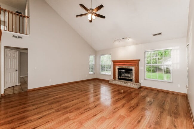 Building Photo - 401 Creekstone Dr