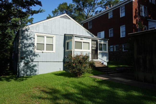 Building Photo - 303 Thayer St