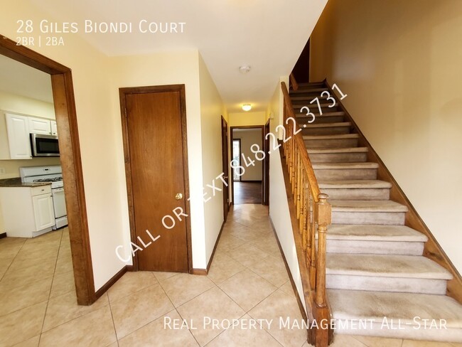 Foto del edificio - Spacious (with a full basement), freshly p...