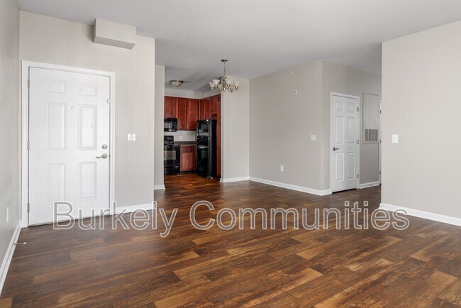 Foto del edificio - 100 Thornton Ct