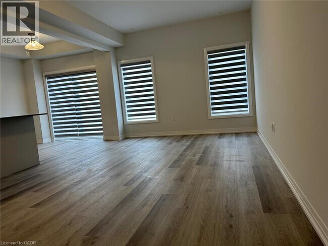 Photo du bâtiment - 155 Equestrian Way