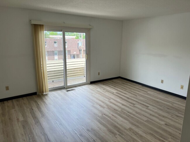 Foto del edificio - 1002 E Harding Dr