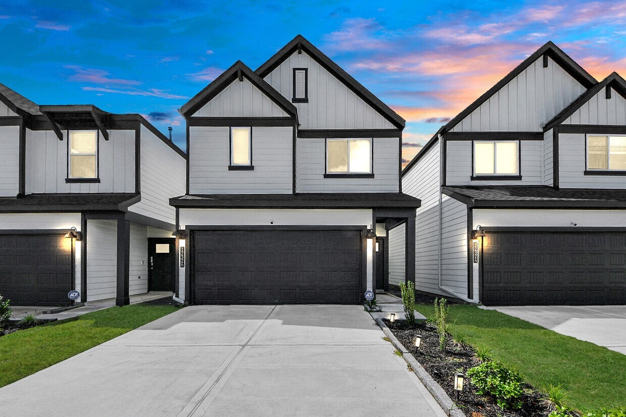 Foto principal - 12326 Basilwood Dr