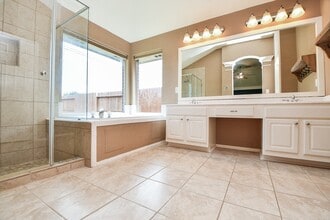 Building Photo - 4622 Forest Home Dr