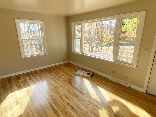 Building Photo - 4-Bedroom, 1 Bath Home on Wooded Lot near Aspirus Hospital