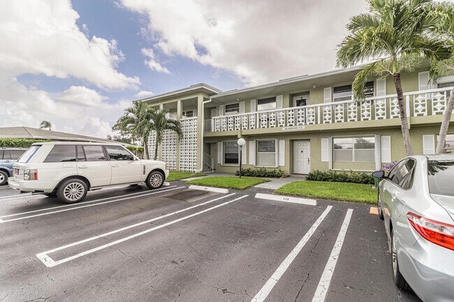 Foto del edificio - 2460 Juniper Dr