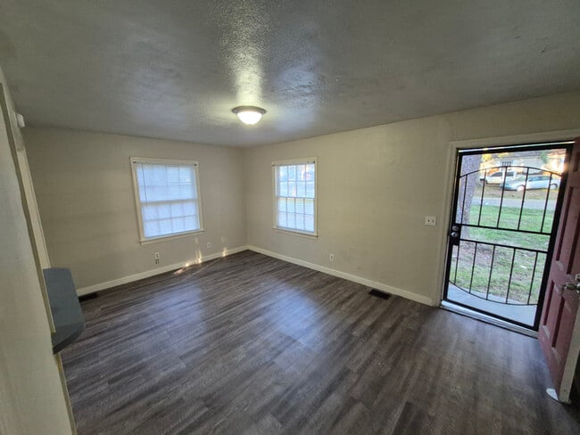 Building Photo - 3251 Meadow Ln