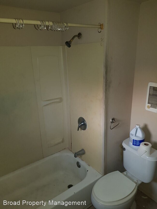 Building Photo - 2 br, 1 bath House - 2080 E Clementine St