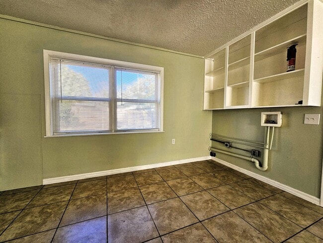 Foto del edificio - Welcome to a beautifully remodeled 2-Bedroom, 1-Bath in Mascotte, Florida, where modern comfort m...