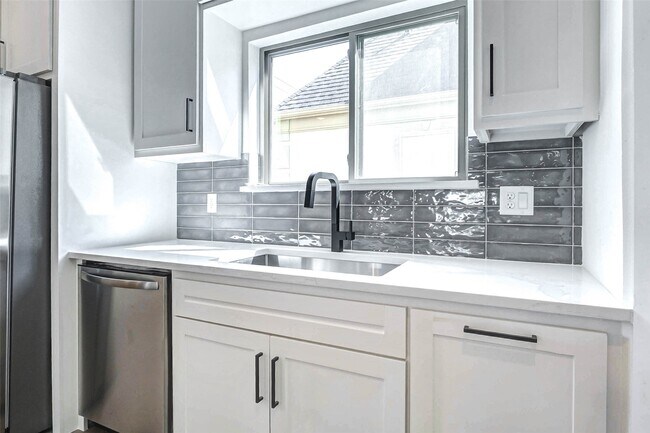 Foto del edificio - 5638 Dolores St