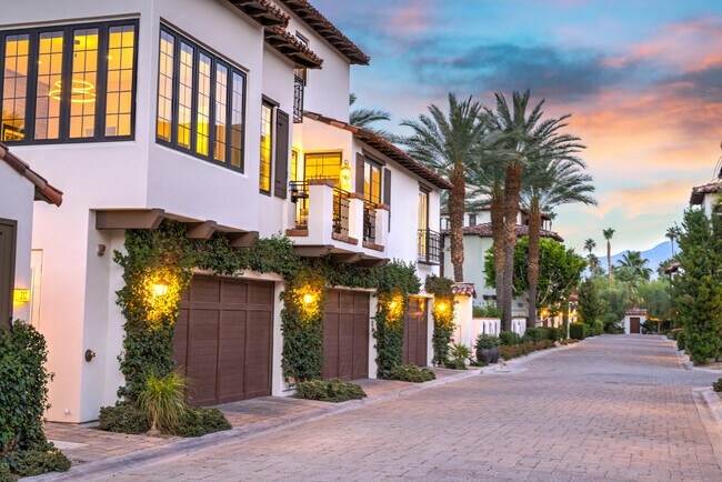 Building Photo - 233 Calle La Soledad