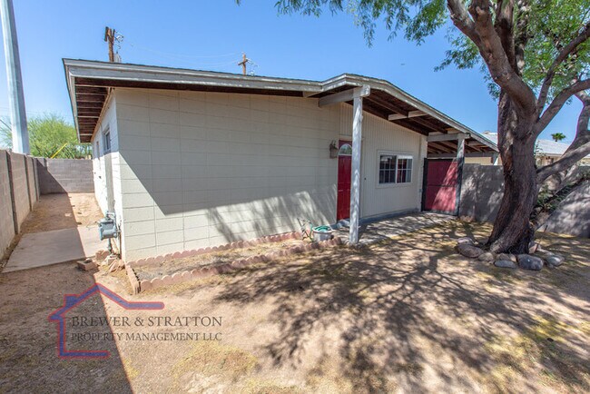 Building Photo - 333 N Dobson Rd - 3 BR, 2 BA - NO HOA!!!