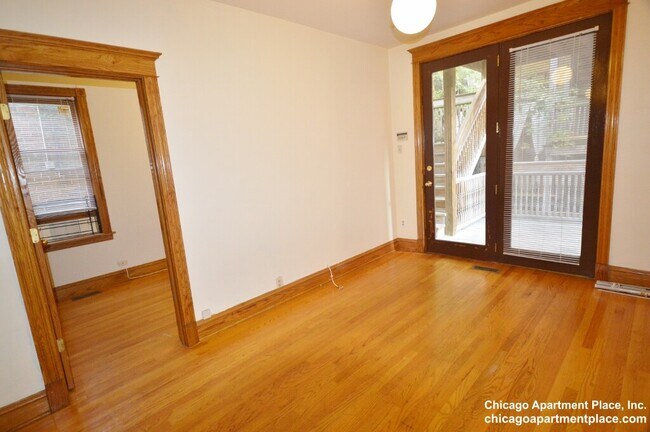 Foto del edificio - 638 W Drummond Pl