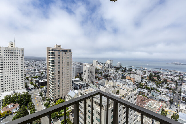 Foto del edificio - 999 Green St