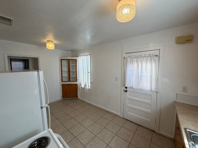 Foto del edificio - 3 Bed 1 Bath Home