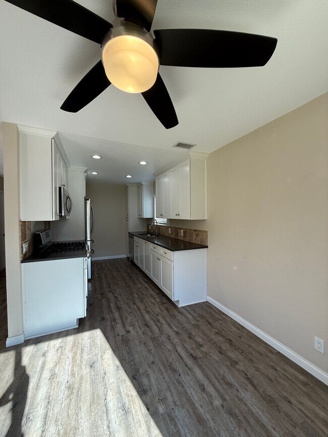 Foto del edificio - 3 bedroom, 1 1/2 bath home in Thousand Oaks