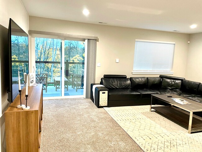 Foto del edificio - 3575 E Grandview Ave
