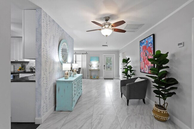 Foto del edificio - 4416 Fuschia Cir S