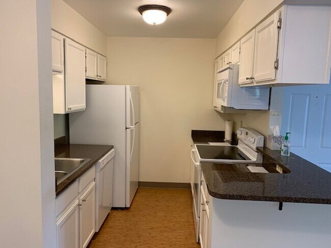Foto del edificio - Welcome to Hunter Creek Condos! Light and ...
