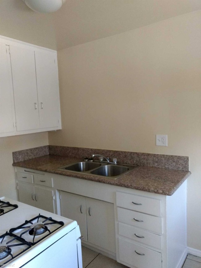 Building Photo - 1 br, 1 bath Apartment - Acacia Apts. 1x1