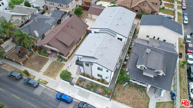 Foto del edificio - 3955 1/2 S Budlong Ave