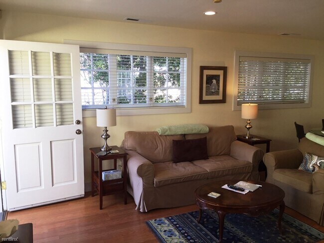Foto del edificio - 1 br, 1 bath Flat - 3119 Yellow House Guest