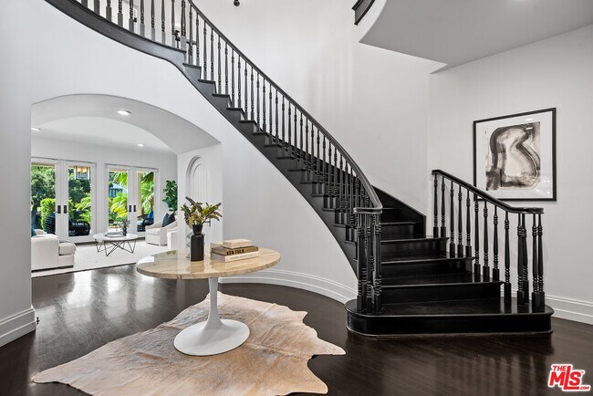 Building Photo - 9928 Toluca Lake Ave