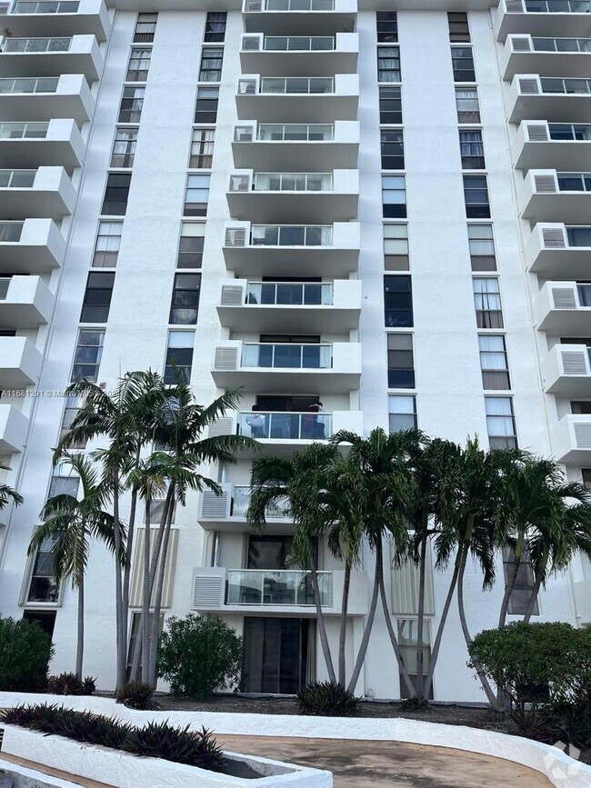 Building Photo - 13499 Biscayne Blvd