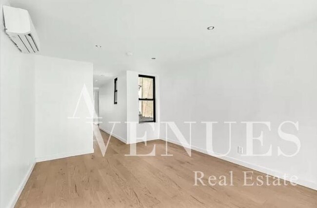 Foto del edificio - 3 bedroom in RIDGEWOOD NY 11385