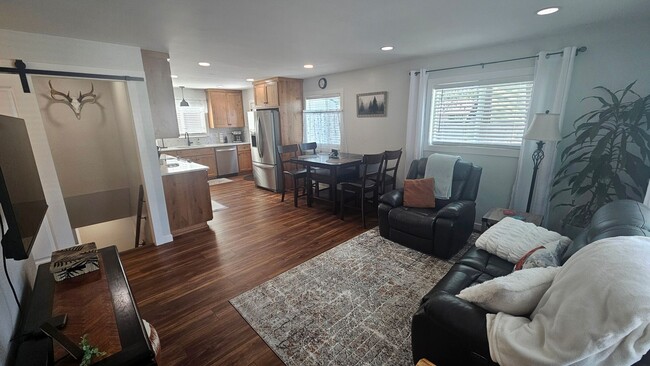 Foto del edificio - Fully Furnished 3 Bedroom Home in Coeur d'...