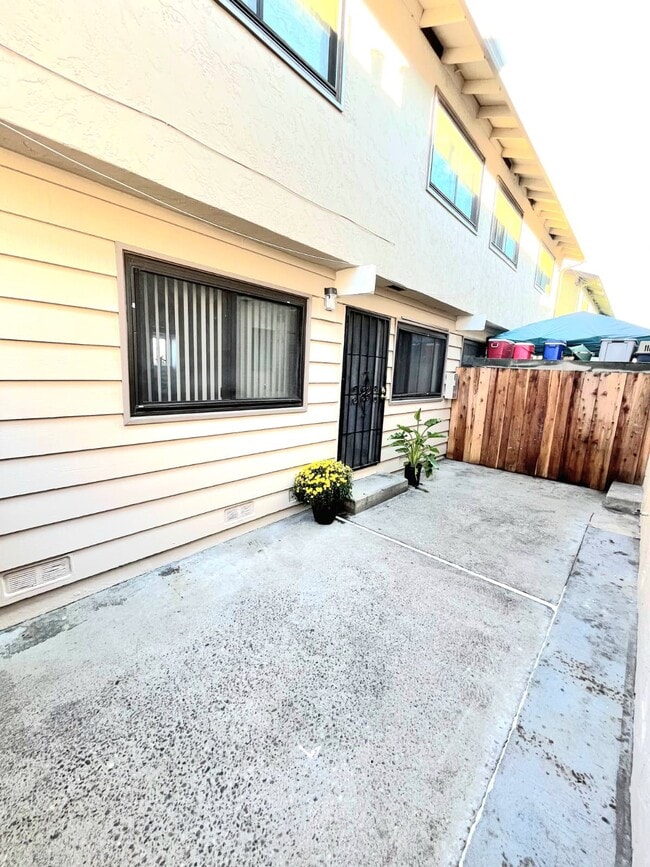 Foto del edificio - 960 Clyde Ave