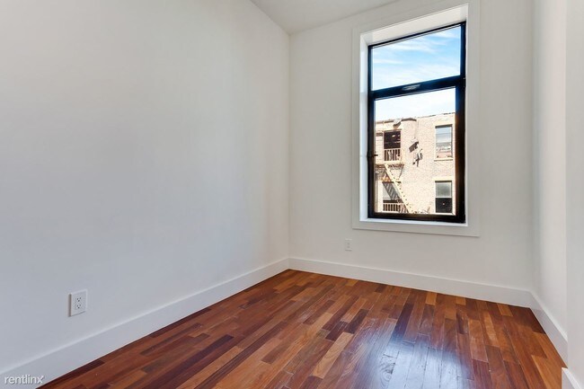 Building Photo - 825 Monroe St