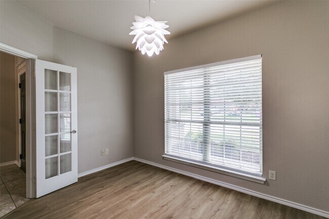 Foto del edificio - 4621 Lazy Oaks St