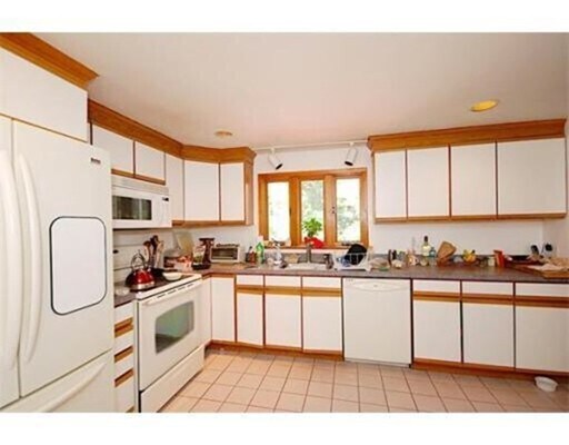 Primary Photo - 115 Grove St
