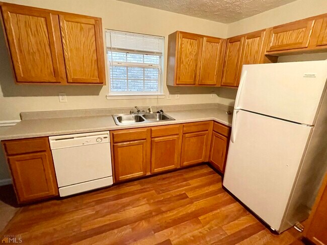 Building Photo - 44 Chantilly Pl
