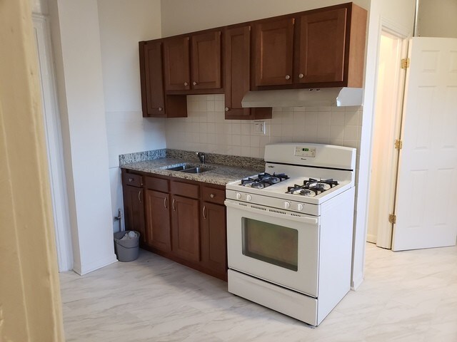 Foto del edificio - 231 W 23rd St