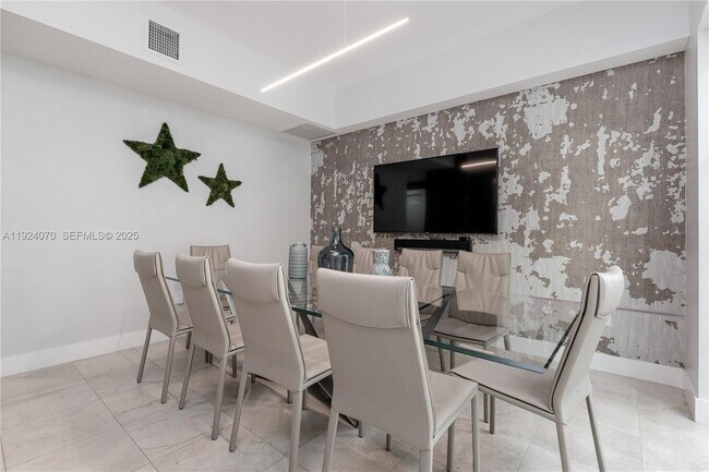 Foto del edificio - 18460 NE 30th Ave