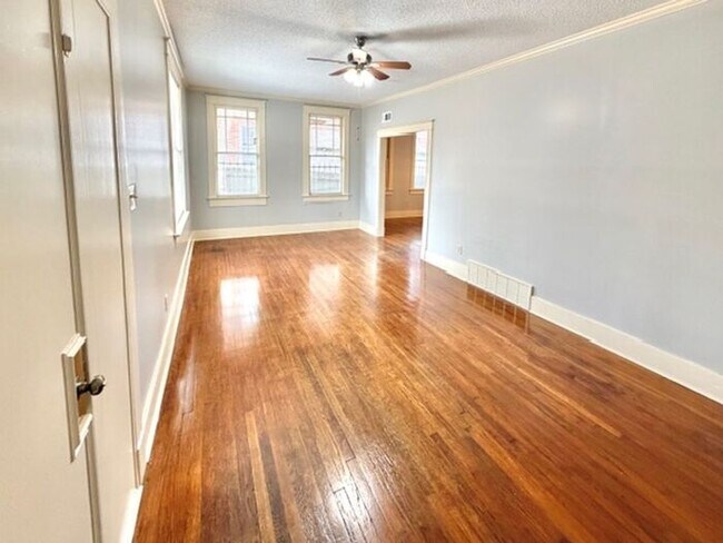 Foto del edificio - Now Leasing In Near Overton Park and Arts District- 4-bedroom 1.5 Bath Available Now!