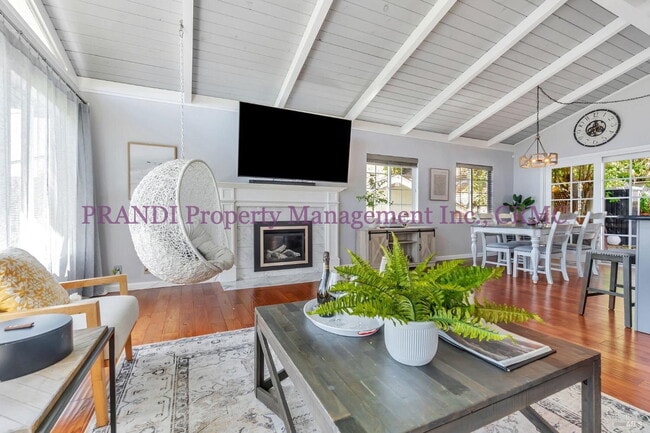 Building Photo - San Rafael View Home with Modern Upgrades!
