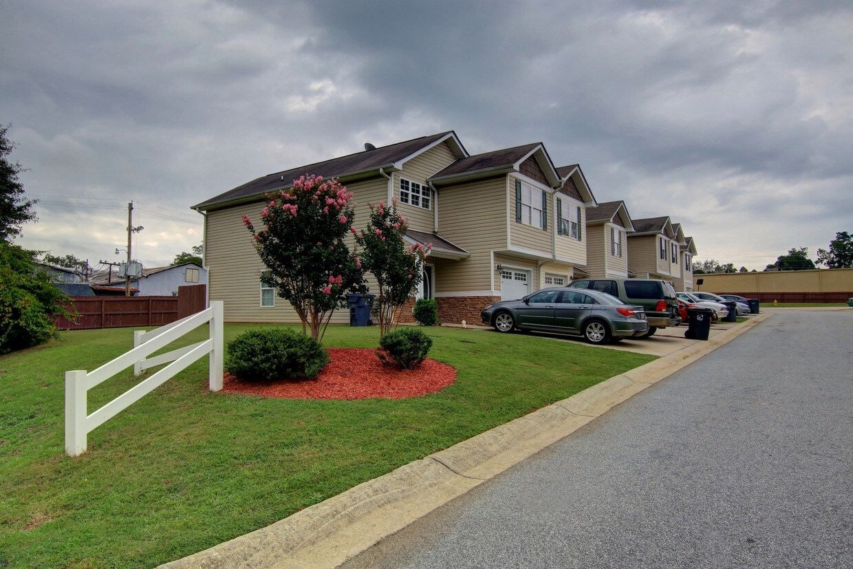 165 Bailey St, Jackson, GA 30233 Townhomes for Rent Jackson, GA
