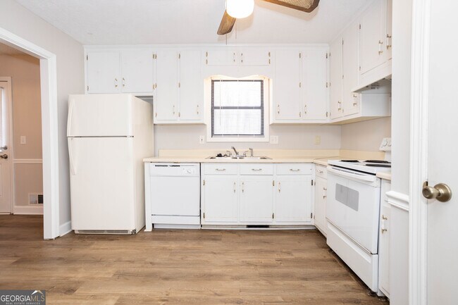 Building Photo - 6040 Stone Wood Dr NW