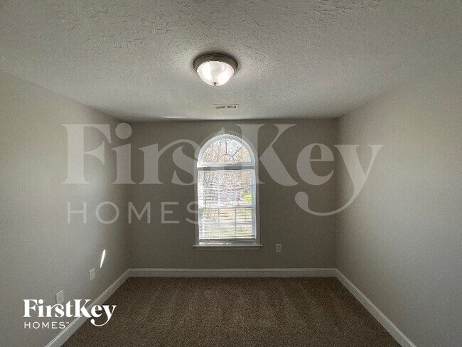 Foto del edificio - 113 Longwood Dr