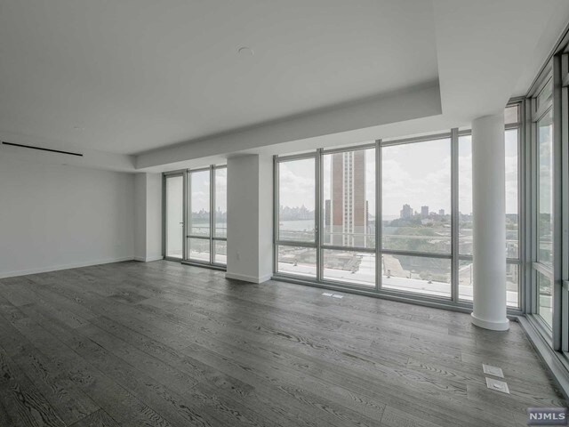 Building Photo - 320 Adolphus Ave