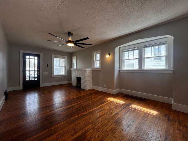 Foto del edificio - 1643 Hinton Dr