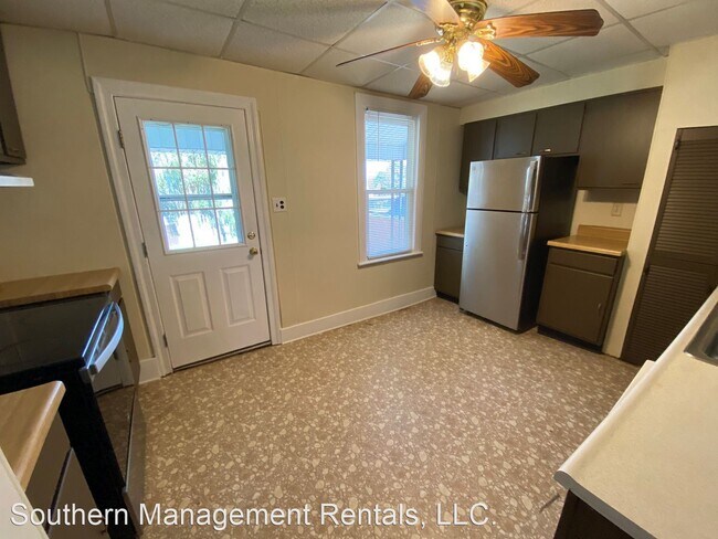Foto del edificio - 6 br, 1 bath House - 63 W Main Street