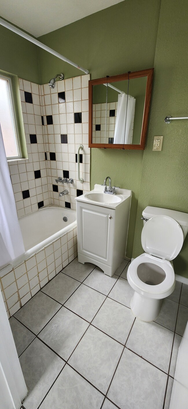 Bathroom - 5829 1/2 Cimarron St