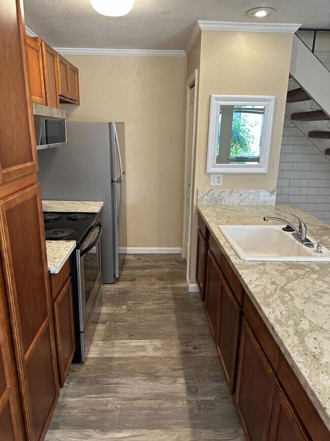 Foto del edificio - Comfortable 2-Bedroom Unit in North Sacram...